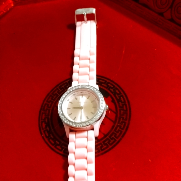 Kim and Jade NWOT ladies pink silicone watch with rhinestones/very beaut… - Picture 2 of 2